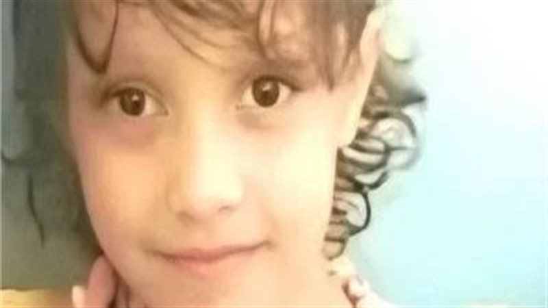 الطفلة قمر 