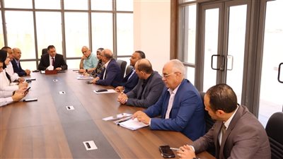 محافظ دمياط يناقش توسعات الغاز الطبيعي بالمحافظة وإنشاء محطة جديدة 