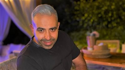 شعر أبيض .. محمد عدوية يلفت الأنظار بنيولوك قبل طرح ألبومه الجديد