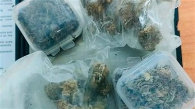 جمارك مطار الغردقة تُحبط تهريب مواد يُشتبه في كونها 