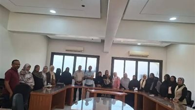 محافظ أسوان  يتابع جهود وحدة تكافؤ الفرص وفق رؤية مصر 2030