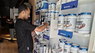 ضبط كميات كبيرة من المكملات الغذائية المهربة والمجهولة داخل صالة جيم ببورسعيد