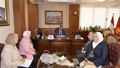 محافظ بورسعيد يبحث خطة تطوير وتشغيل وحدة الغسيل الكلوي بمستشفى آل سليمان