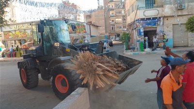 حملة مكثفة للنظافة بمحيط حديقة ومسجد الغريب بحي السويس للارتقاء بالخدمات
