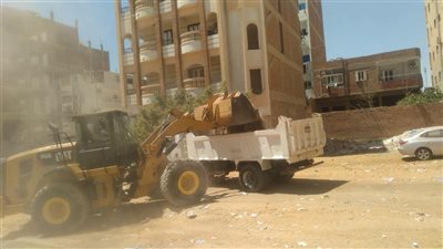 حي السويس يواصل حملات إزالة الإشغالات ويؤكد: الرصيف حق أصيل للمواطن