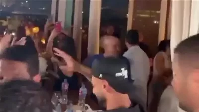 رمضان صبحي يظهر في احتفالات منتخب مصر بالعلمين بعد إنجاز المونديال (فيديو)