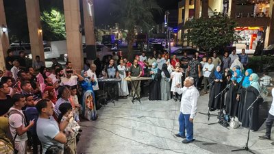 تواصل فعاليات شارع الفن بميدان المحطة بأسوان بأمسيات غنائية وورش فنية