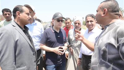 استجابة فورية لمطالب أهالي عزبة وديع.. تركيب مطبين لتعزيز السلامة المرورية