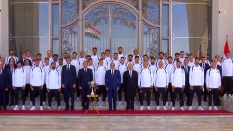 الرئيس السيسي يكرم