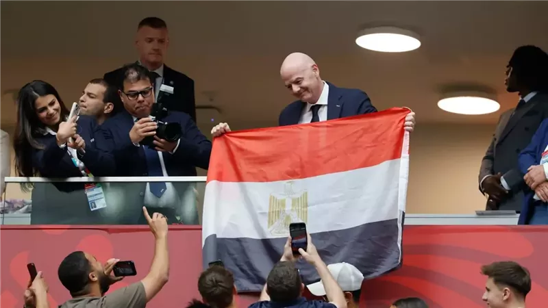 إنفانتينو يحمل علم مصر في كأس العالم 2026