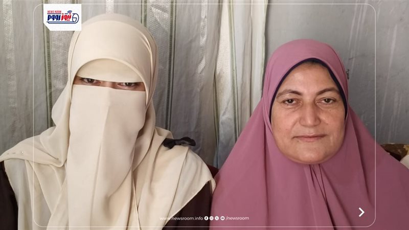 الطالبة وولدتها