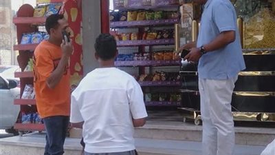 حي السويس يواصل حملات إزالة الإشغالات بشارع النمسا ويؤكد: الرصيف حق للمواطن