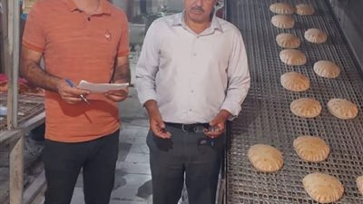 ضبط مخبزين للتصرف في 15 شيكارة دقيق مدعم وتحرير مخالفات لـ17 مخبزًا بكوم حمادة