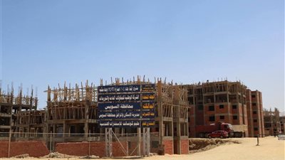 محافظ السويس يتابع تنفيذ مشروع 104 عمارة للإسكان البديل  ويوجه بسرعة الانجاز