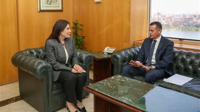 وزيرة الإسكان ومحافظ أسوان يبحثان موقف منظومة مياه الشرب والصرف الصحي 
