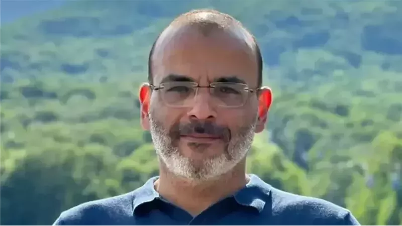 أيمن بهجت قمر 