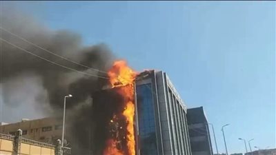 السيطرة على حريق أعلى مستشفى الجراحة بأسوان دون إصابات.. ونقل المرضى احترازيًا