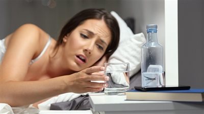 8 أسباب صحية قد تفسر حاجتك الدائمة لشرب الماء تعرف عليها