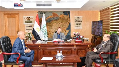 محافظ الفيوم يبحث مع وفد 