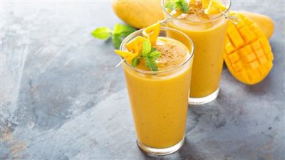 طريقة عمل سموزي المانجو في المنزل.. وصفة سهلة ومنعشة