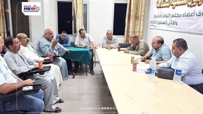 رئيس مياه الفيوم يلتقي العاملين بالإدارة القانونية ويؤكد علي حسن التعامل 