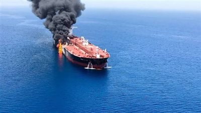 الحرس الثوري: احتراق ناقلتي نفط أثناء عبورهما مسارًا غير آمن في مضيق هرمز