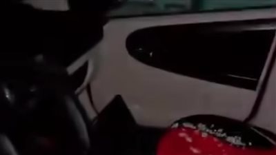 سيدة تستغيث بعد تحطيم سيارتها وتتهم عائلة خطيبة شقيقها السابقة