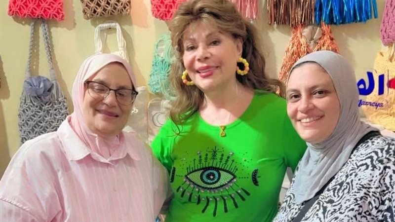 الفنانة صفاء أبو