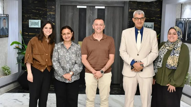 محافظ أسوان ومستشار