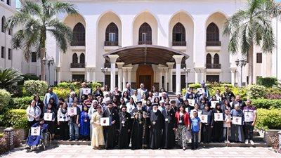 البابا تواضروس يستقبل عائلات شهداء ليبيا في حوار أبوي اتسم بالود والمحبة