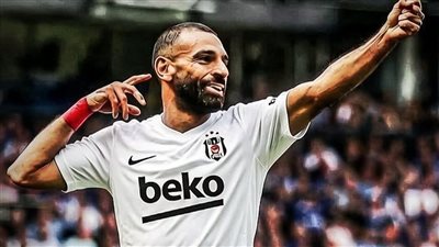 رئيس بشكتاش يحسم حقيقة مفاوضات ضم محمد صلاح في الميركاتو الصيفي