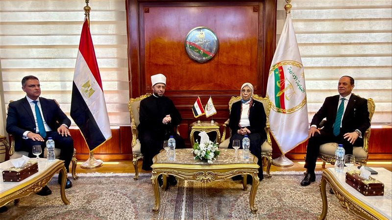 وزير الأوقاف يهنئ