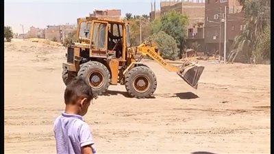 أول رد من الآثار حول فيديو عمل البلدوزر في أرض أثرية بسوهاج  