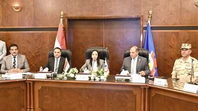 محافظ البحيرة توجّه بتشديد الرقابة على الأسواق والمواقف وتسهيل تراخيص المحال 