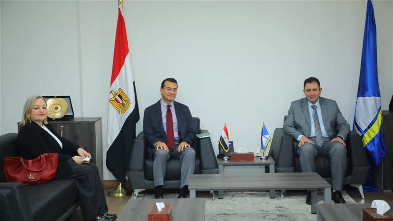 محافظ دمياط يبحث