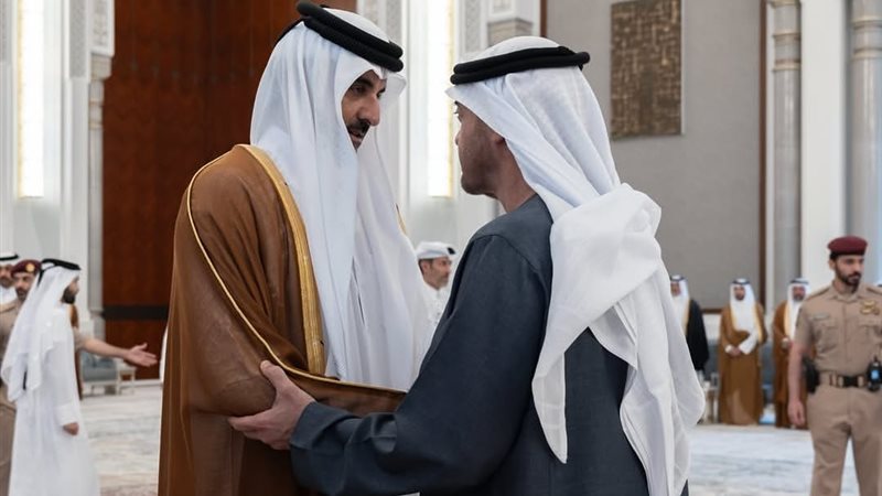 رئيس الإمارات يصل