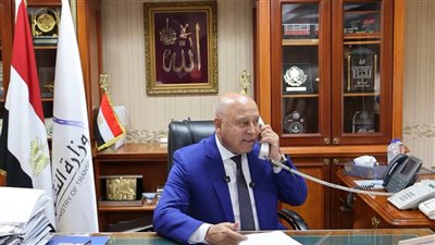 وزير النقل يشيد بمواطنة أسوان: موقفها يجسد أسمى معاني المسؤلية المجتمعية