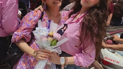 «خالتو فرحتني قبل ماما»سيدة تفاجئ ابنة شقيقتها بـ«مجسم خشبي وورد» بالشرقية