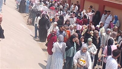 دمياط تودع الثانوية العامة بالورود وفرحة الطلاب في آخر أيام الامتحانات