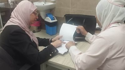 فريق إشرافي من الرعاية الصحية يتابع انتظام العمل بطب أسرة الإيمان بالسويس 