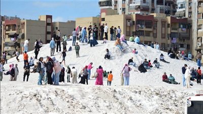 جبال الملح ببورفؤاد تجذب آلاف الزوار من مختلف المحافظات خلال عطلة نهايةالاسبوع