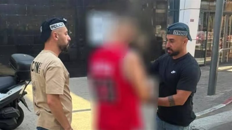 معلم يغتصب طالبته