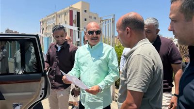 المواطن على رأس الأولويات.. محافظ السويس يلتقي المواطنين بمنطقة الملاحة