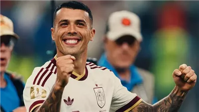 من النوم بالسيارة لنهائي كأس العالم.. قصة كفاح صنعت نجم إسبانيا بيدرو بورو