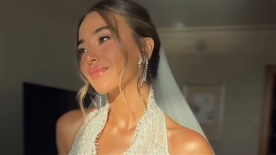 أيادي مصرية وأناقة فاخرة.. تفاصيل إطلالة ابنة إبراهيم حسن في حفل زفافها  