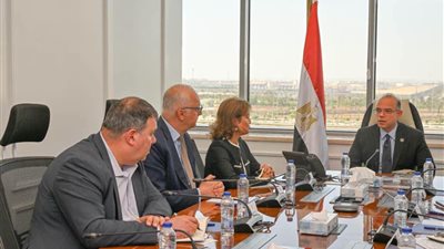 وزير الاستثمار يبحث مع بنك أوف نيويورك تعزيز أدوات التمويل وجذب الاستثمارات