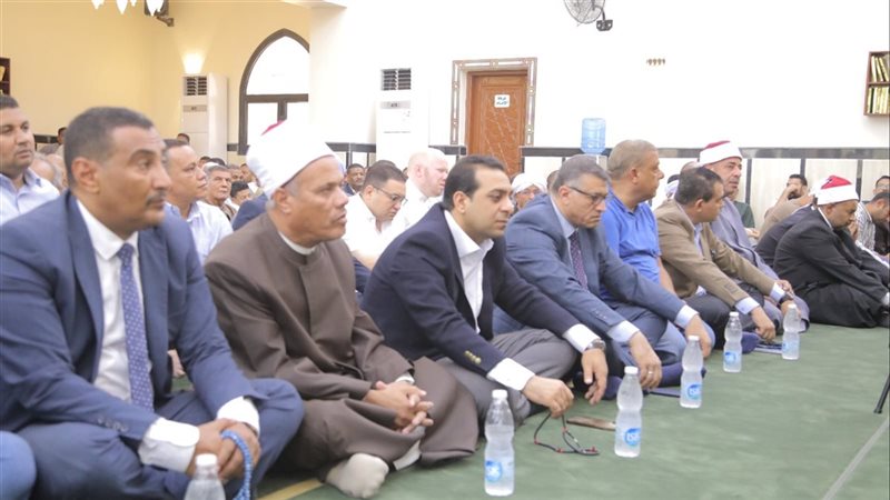 محافظ قنا يفتتح مسجد