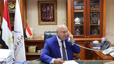 بعد تصديها لرشق قطار بالحجارة.. وزير النقل يكرم سيدة أسوان الإثنين المقبل |خاص