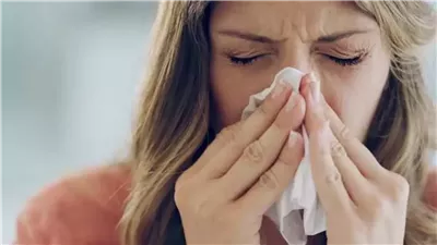كتم العطس قد يهدد الرئتين.. طبيبة تحذر من مضاعفات صحية خطيرة