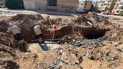 استجابة سريعة لإصلاح كسر ماسورة مياه بحي فيصل بالسويس وإعادة الخدمة لطبيعتها 